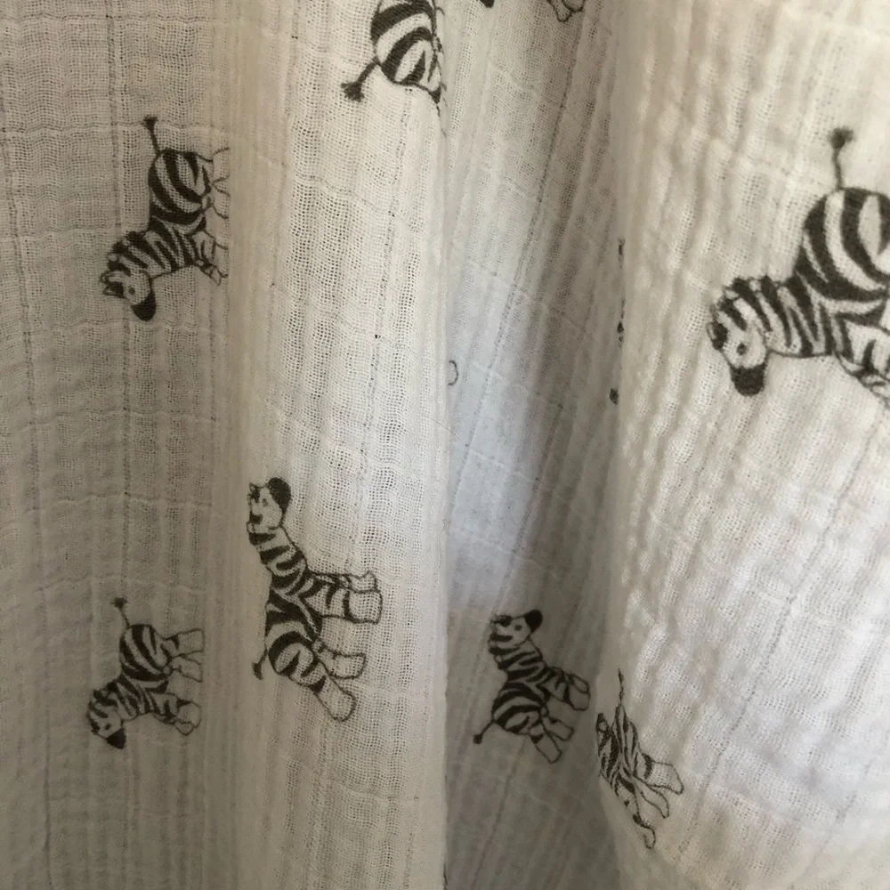 Amazing Baby Zebra Print White Muslin Swaddling Blanket Breathable Cotton - Picture 2 of 8